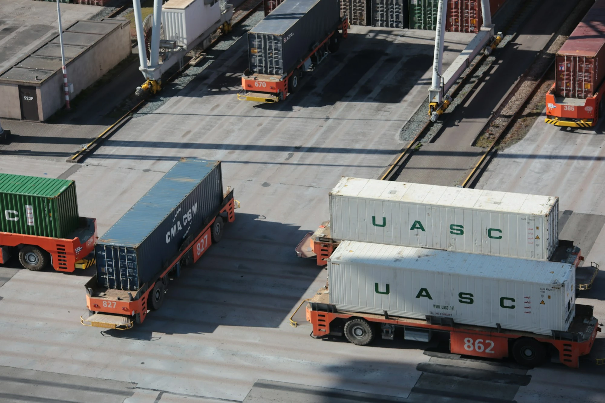 How do smaller shippers compete?